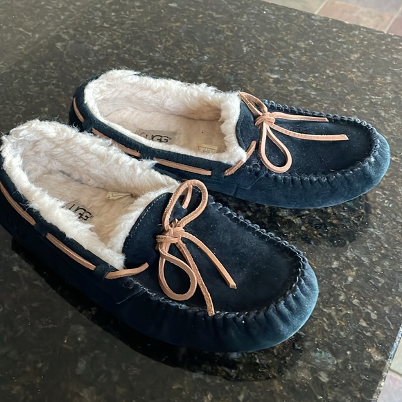 UGG - Picture 2 of 6